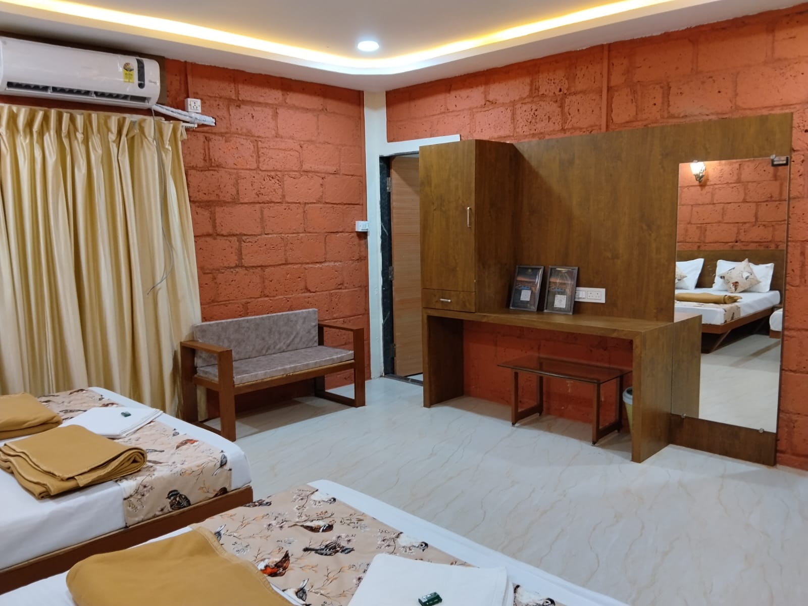 Deluxe Family Suite